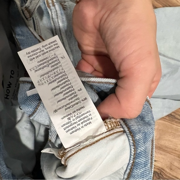 Madewell Mid-Rise Classic Straight Jeans in Wellingford Wash: Knee-Rip Edition - Picture 12 of 14